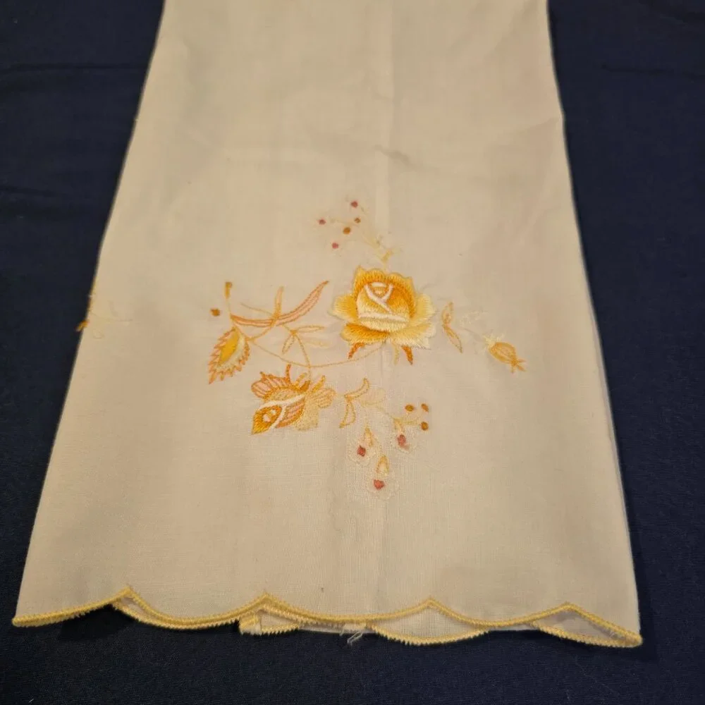 Tea Towel White Embroidered Cotton Yellow Shaded Rose Daisy Scalloped Edge 1990s